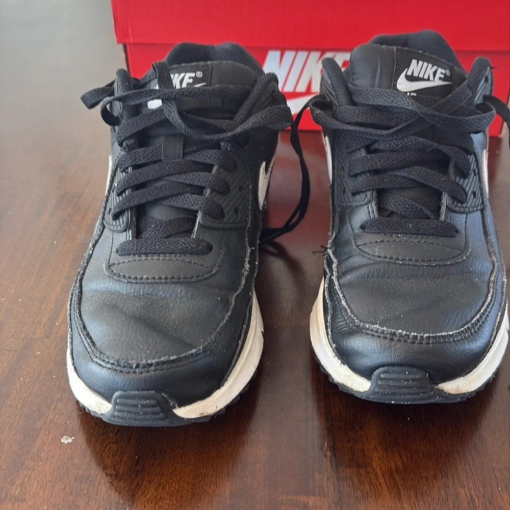 Black Air Max 90s. Some signs of wear, but lots of life and super stylish. - Picture 5 of 6